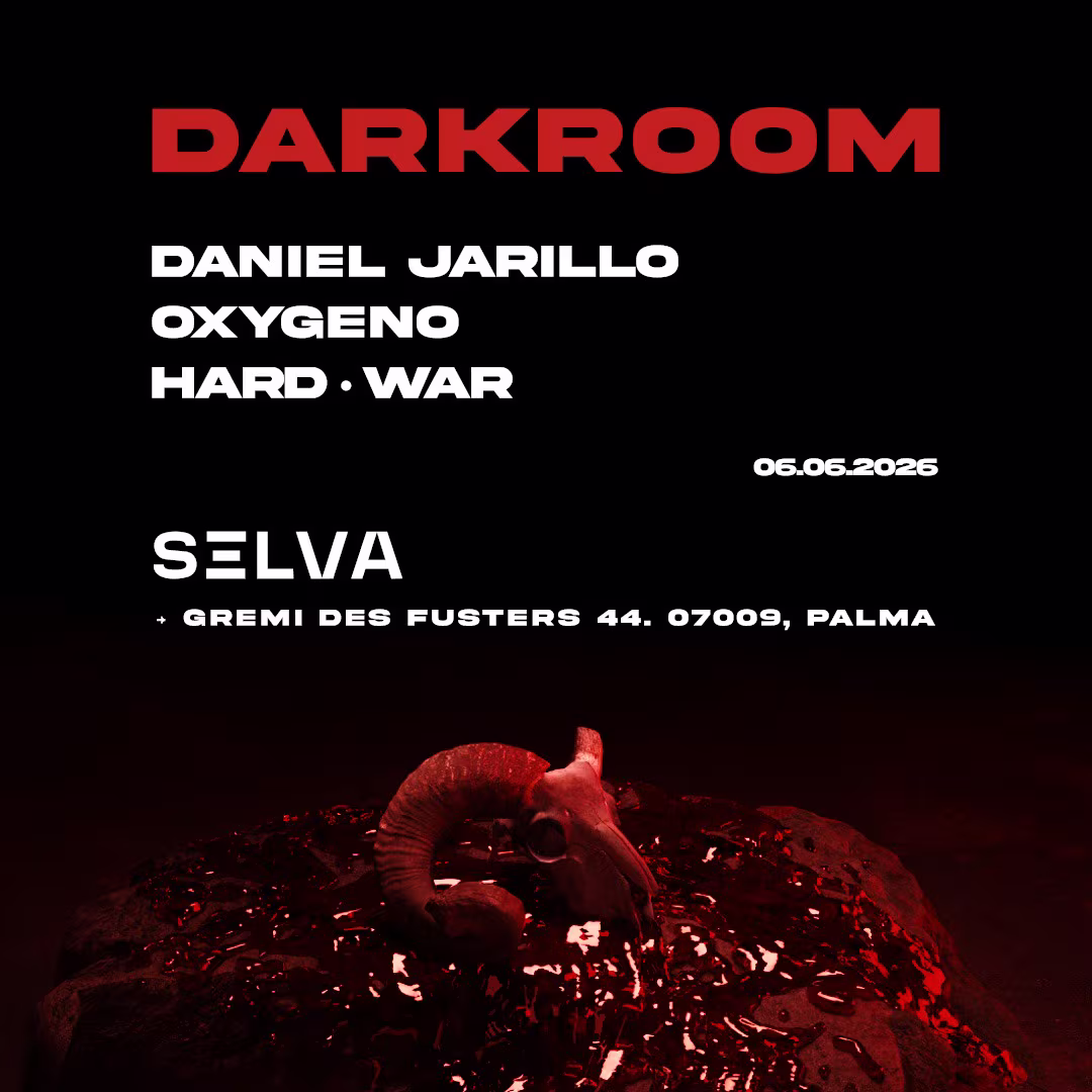 DARK ROOM 